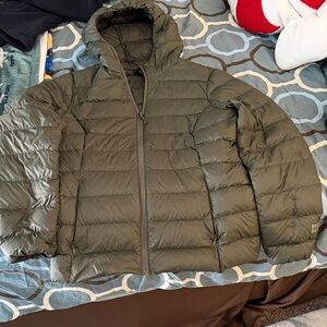 NWOT Eddie Bauer green puffer jacket